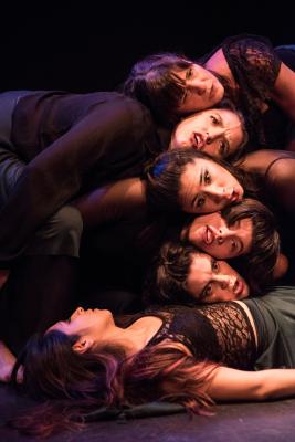 Personnes faisant de l'improvisation théâtrale